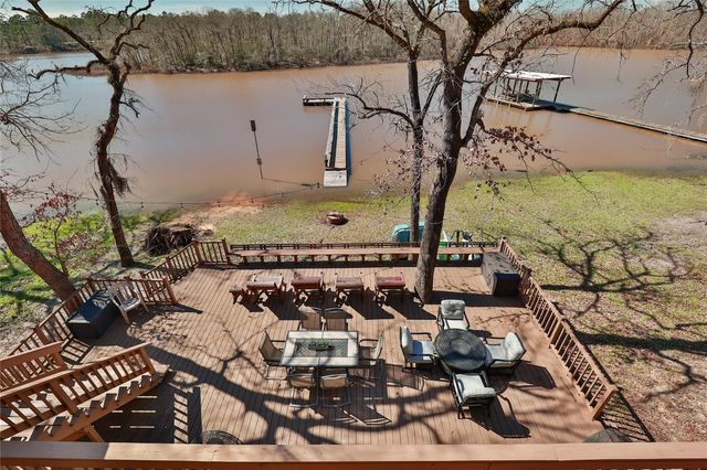 431 Shoreline Drive, Huntsville, TX 77320