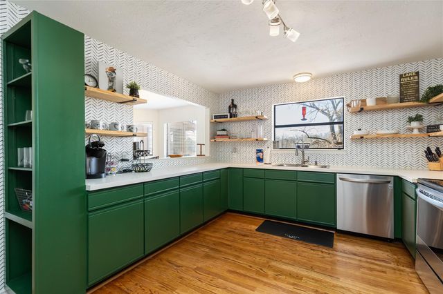 431 Shoreline Drive, Huntsville, TX 77320