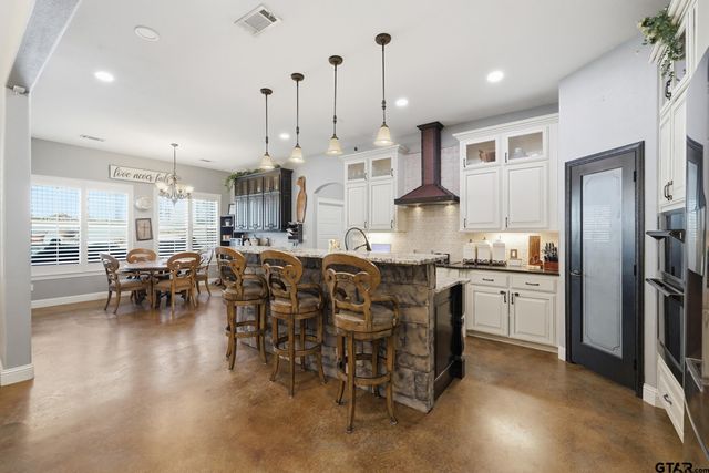 847 Calloway Rd, Marshall, TX 75670