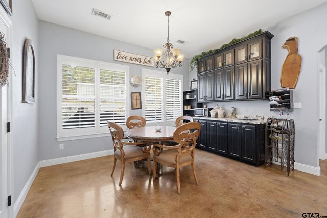 847 Calloway Rd, Marshall, TX 75670