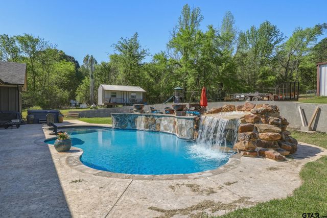 847 Calloway Rd, Marshall, TX 75670
