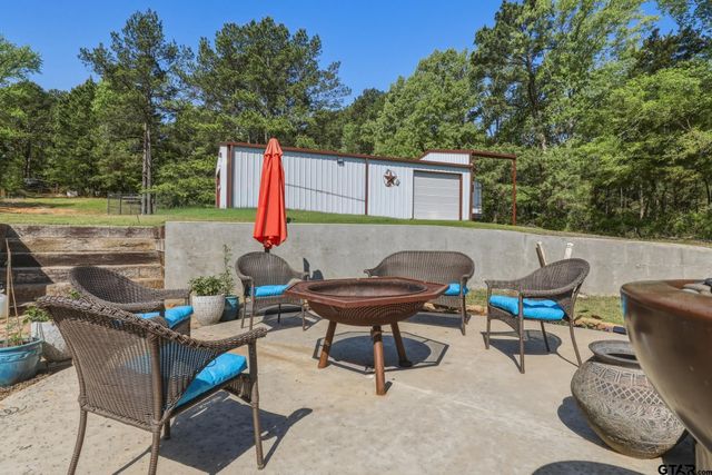 847 Calloway Rd, Marshall, TX 75670