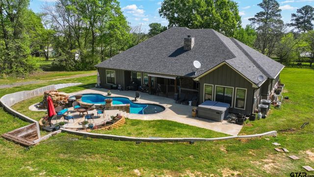 847 Calloway Rd, Marshall, TX 75670