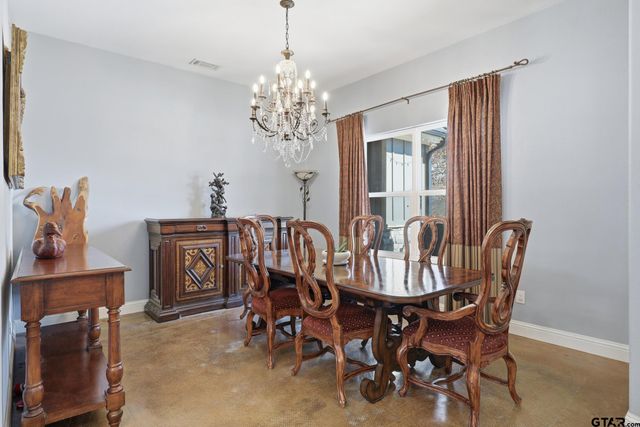 847 Calloway Rd, Marshall, TX 75670