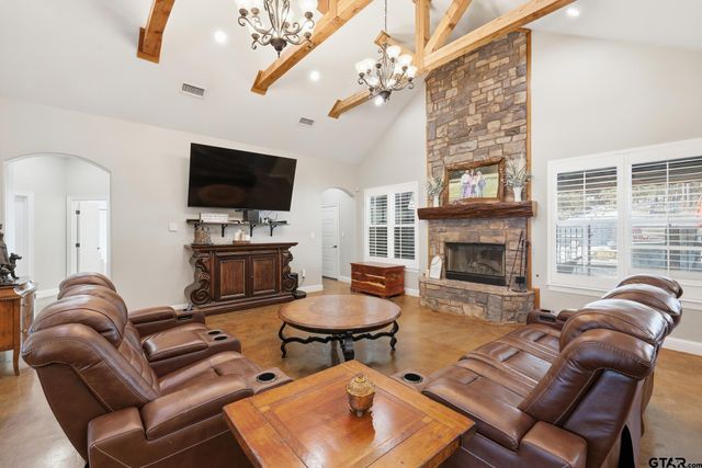 847 Calloway Rd, Marshall, TX 75670
