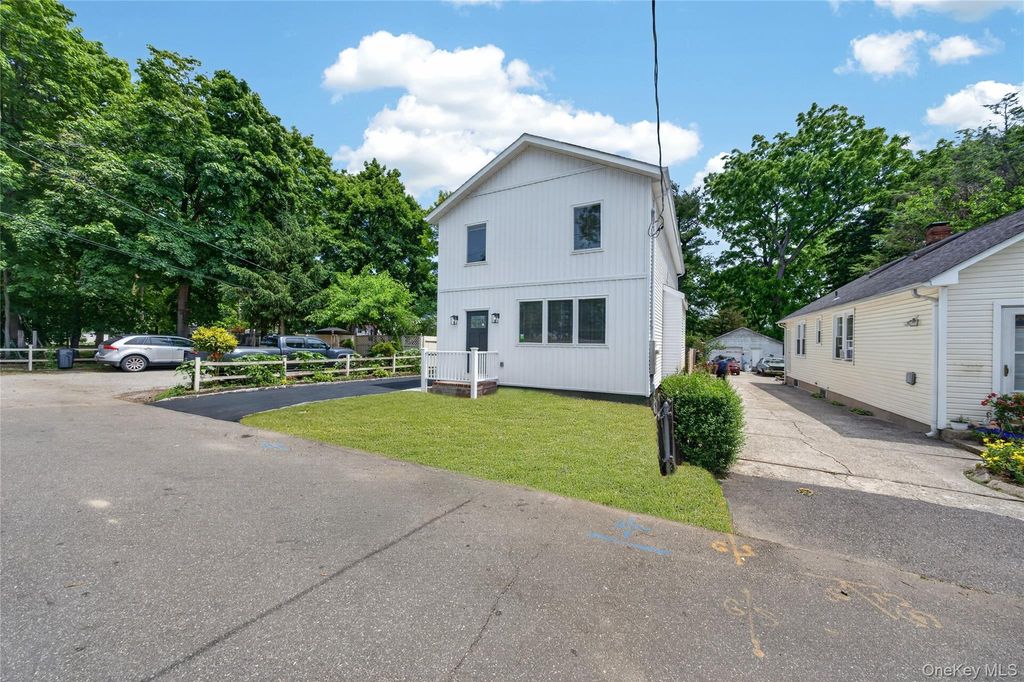 15 Grand Place, Huntington Station, NY 11746 — photo 2