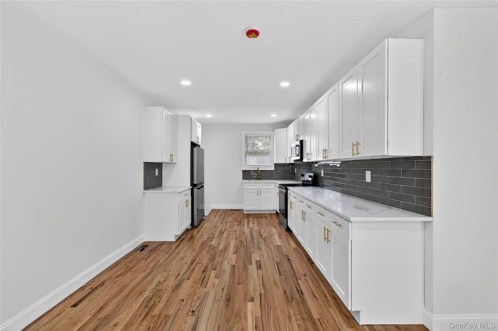 15 Grand Place, Huntington Station, NY 11746 — photo 4