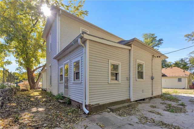 1809 Pacific Street, St Joseph, MO 64503