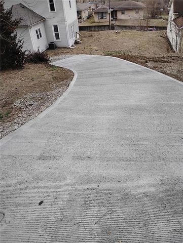 1809 Pacific Street, St Joseph, MO 64503