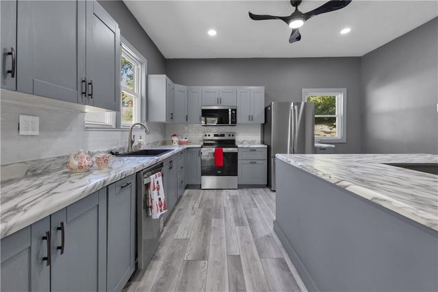 1809 Pacific Street, St Joseph, MO 64503