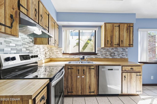 67 Ravenwood Court, Ormond Beach, FL 32174