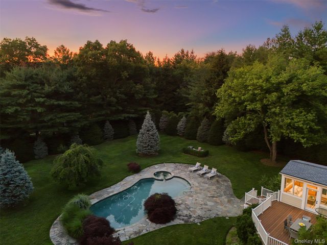 10 Crestview Drive, Pleasantville, NY 10570