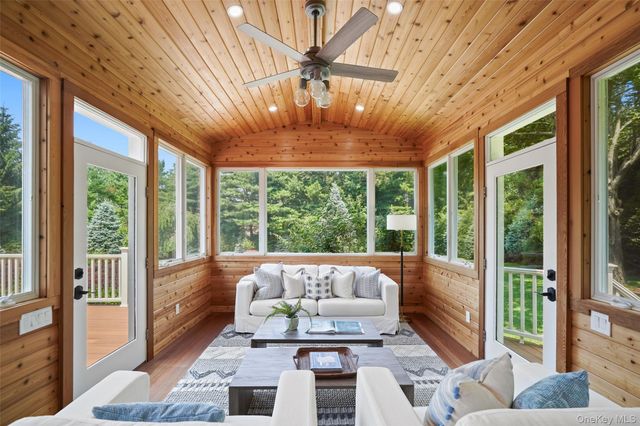 10 Crestview Drive, Pleasantville, NY 10570