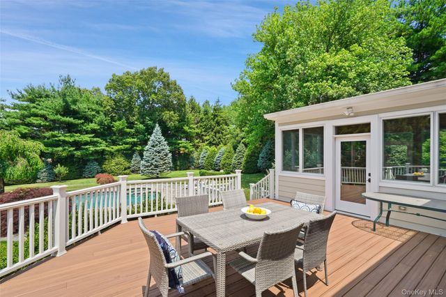 10 Crestview Drive, Pleasantville, NY 10570