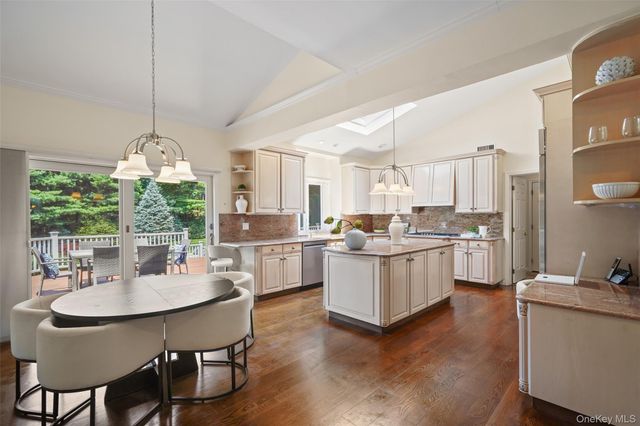 10 Crestview Drive, Pleasantville, NY 10570