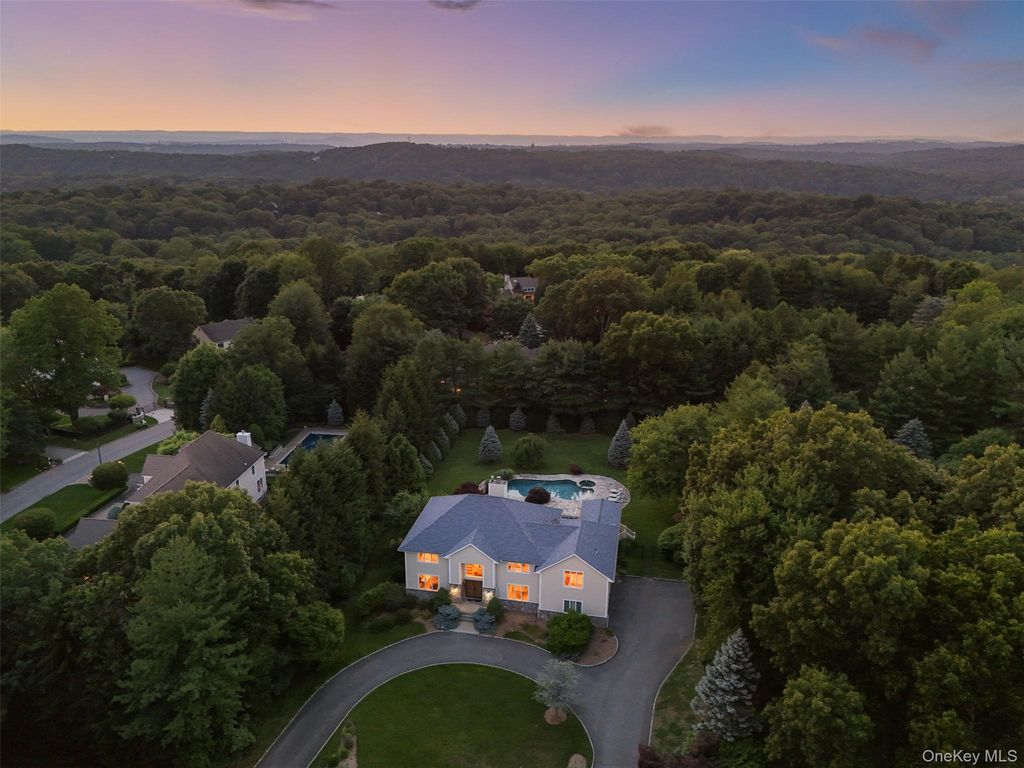10 Crestview Drive, Pleasantville, NY 10570