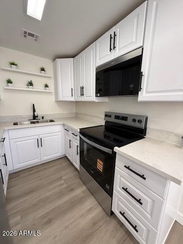 2234 W MEDLOCK Drive 4, Phoenix, AZ 85015