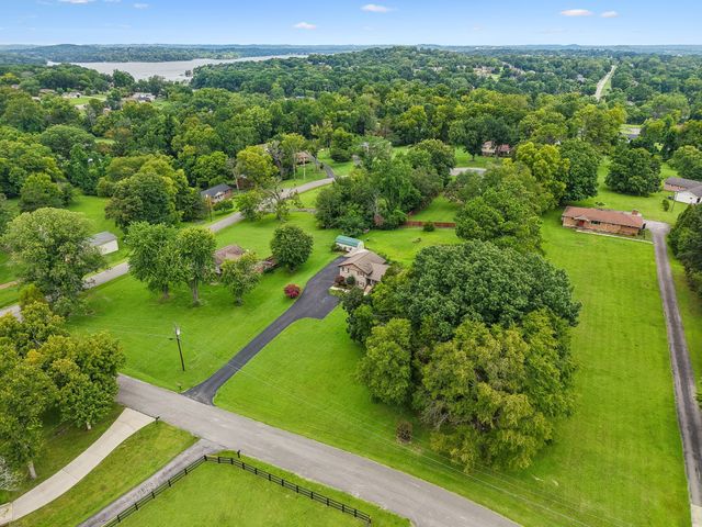 708 Glen Oaks Dr, Mount Juliet, TN 37122