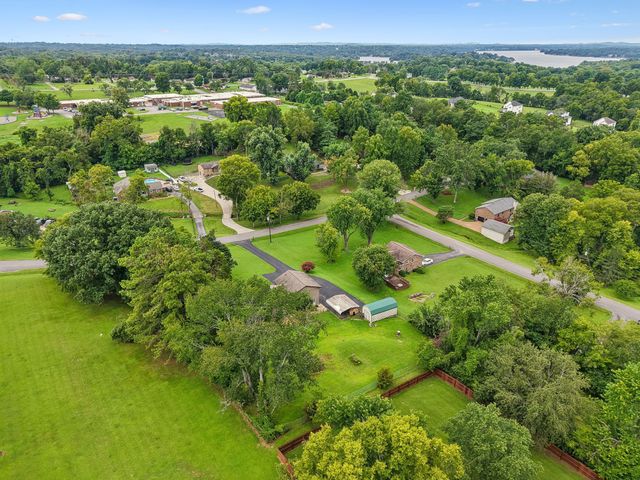 708 Glen Oaks Dr, Mount Juliet, TN 37122