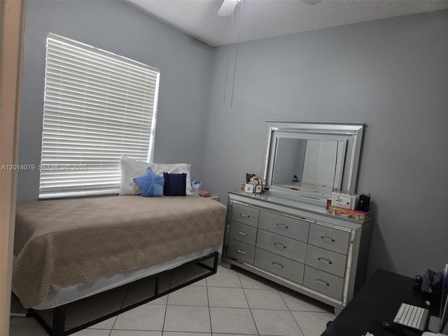 1101 NW 180th Ave, Pembroke Pines, FL 33029