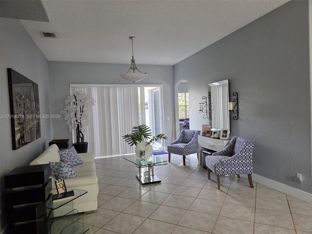 1101 NW 180th Ave, Pembroke Pines, FL 33029