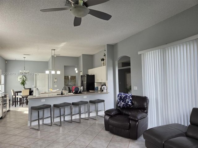 1101 NW 180th Ave, Pembroke Pines, FL 33029
