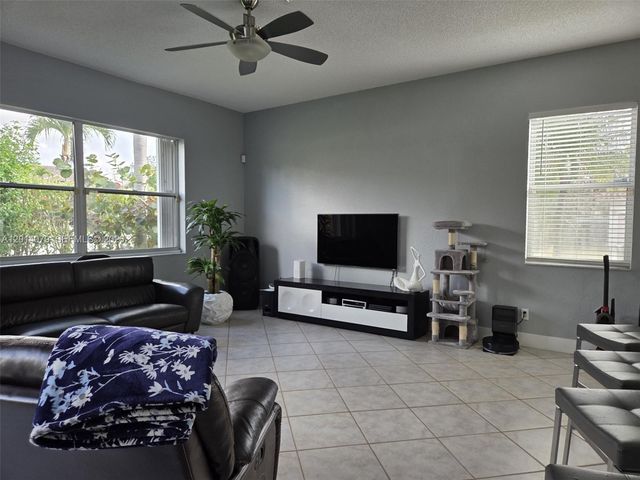 1101 NW 180th Ave, Pembroke Pines, FL 33029