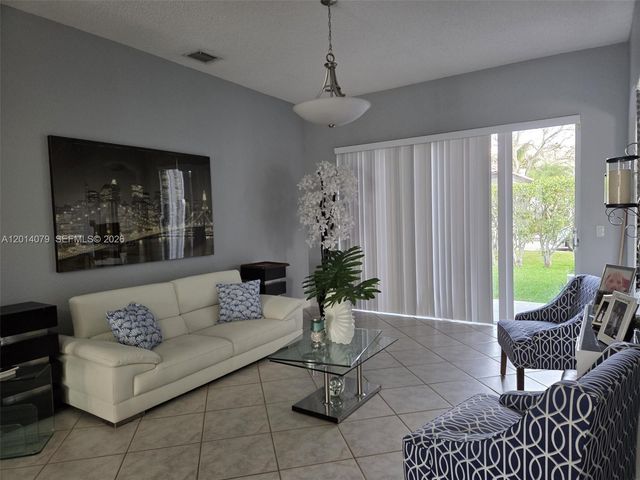 1101 NW 180th Ave, Pembroke Pines, FL 33029