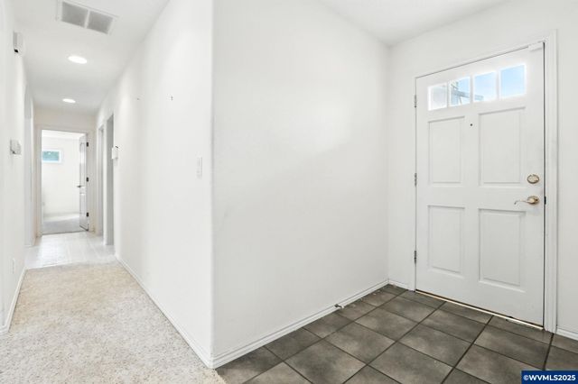2677 Burlington Ct NE, Salem, OR 97305