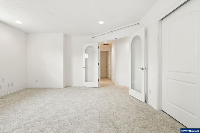 2677 Burlington Ct NE, Salem, OR 97305