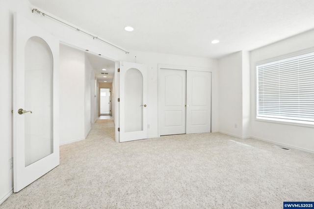 2677 Burlington Ct NE, Salem, OR 97305