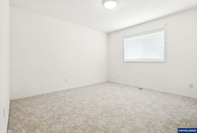 2677 Burlington Ct NE, Salem, OR 97305