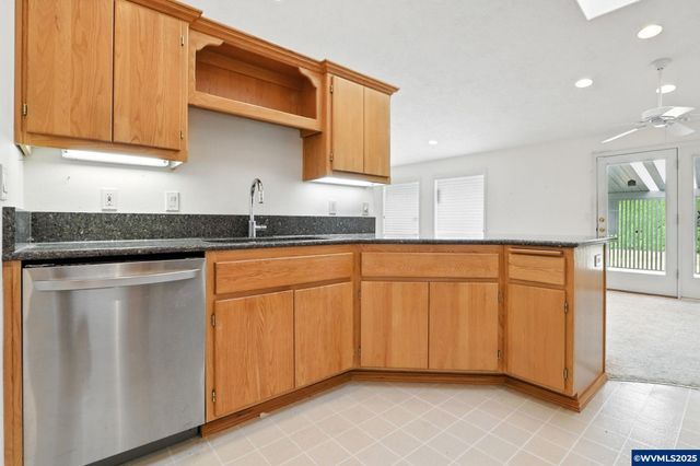 2677 Burlington Ct NE, Salem, OR 97305