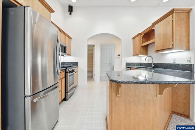 2677 Burlington Ct NE, Salem, OR 97305