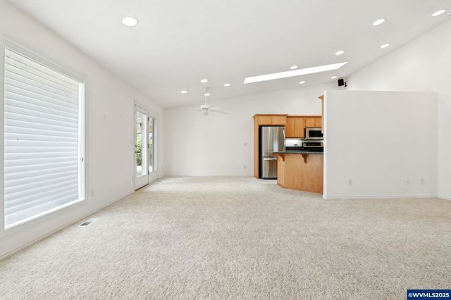 2677 Burlington Ct NE, Salem, OR 97305