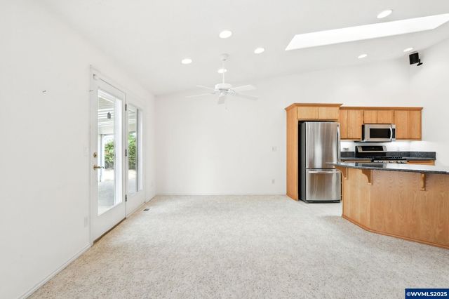 2677 Burlington Ct NE, Salem, OR 97305