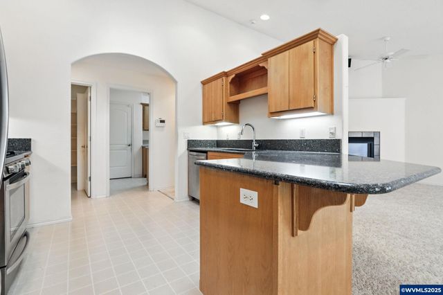 2677 Burlington Ct NE, Salem, OR 97305