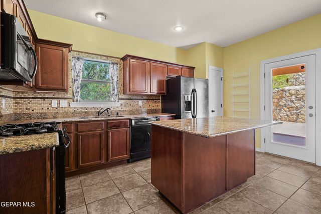 369 EMERALD ACRES Street, Horizon City, TX 79928