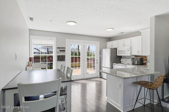 5610 Indian Rock Rd, Louisville, KY 40219