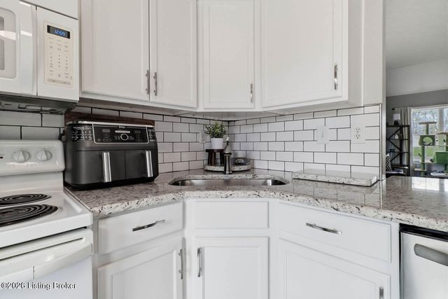 5610 Indian Rock Rd, Louisville, KY 40219