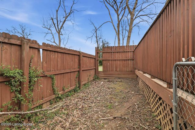 5610 Indian Rock Rd, Louisville, KY 40219