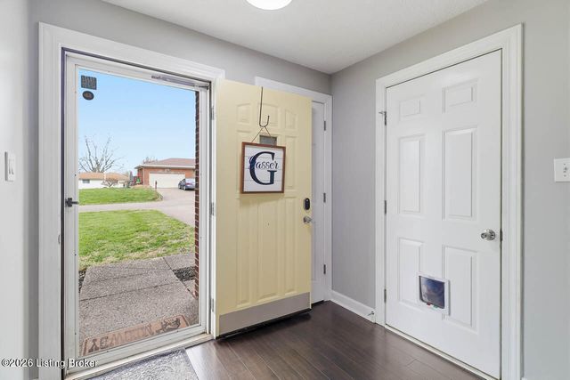 5610 Indian Rock Rd, Louisville, KY 40219