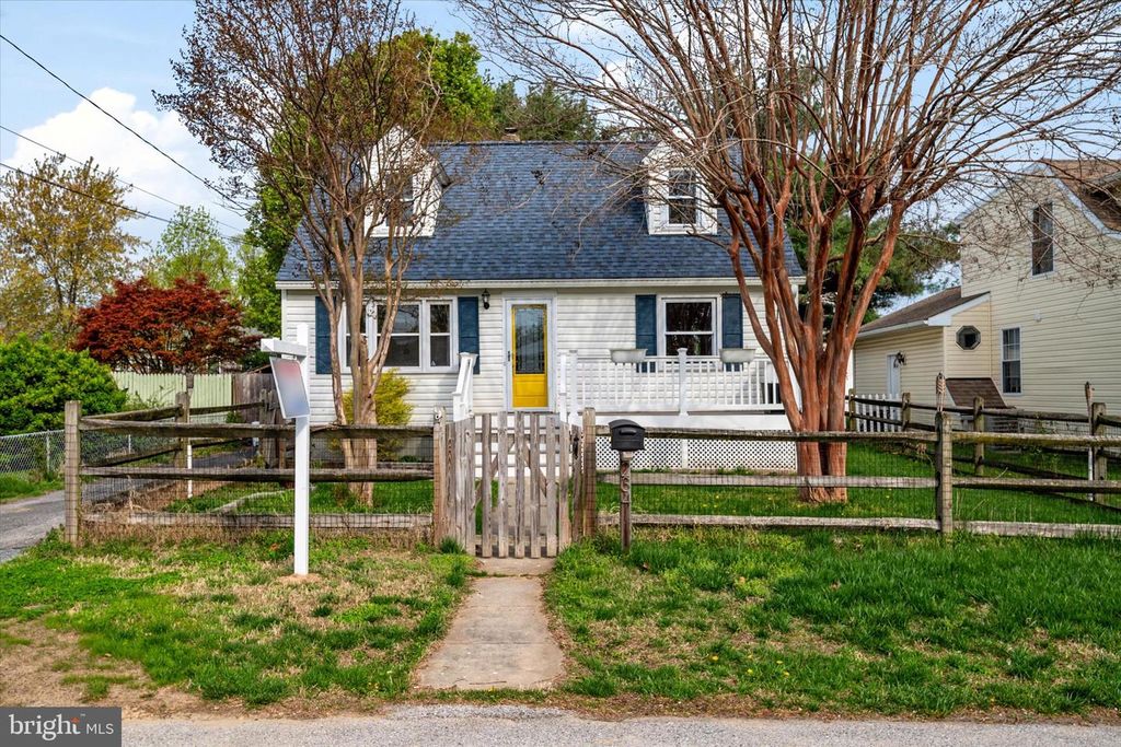 Image 1 of property listing at 234 MEADOW RD, Pasadena, MD 21122