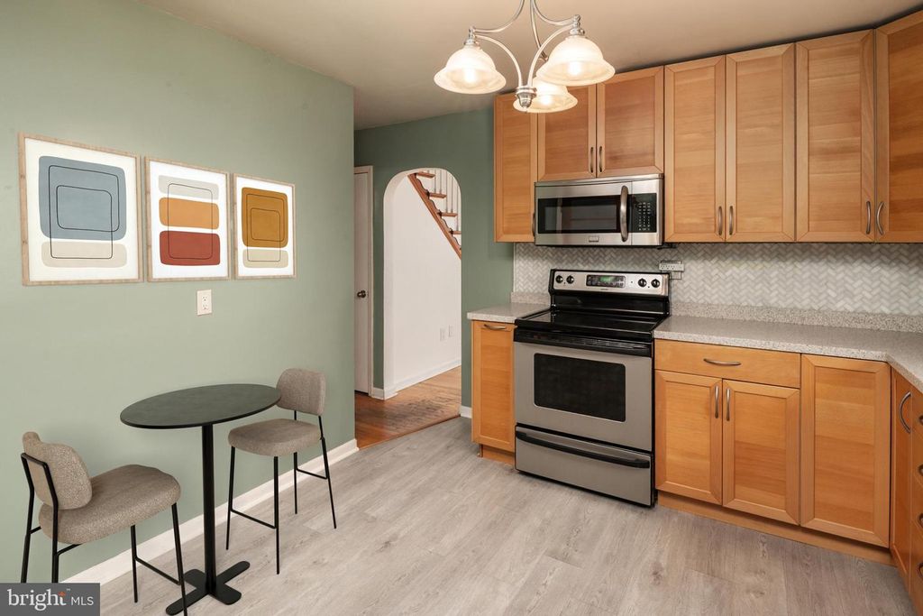 Image 10 of property listing at 234 MEADOW RD, Pasadena, MD 21122