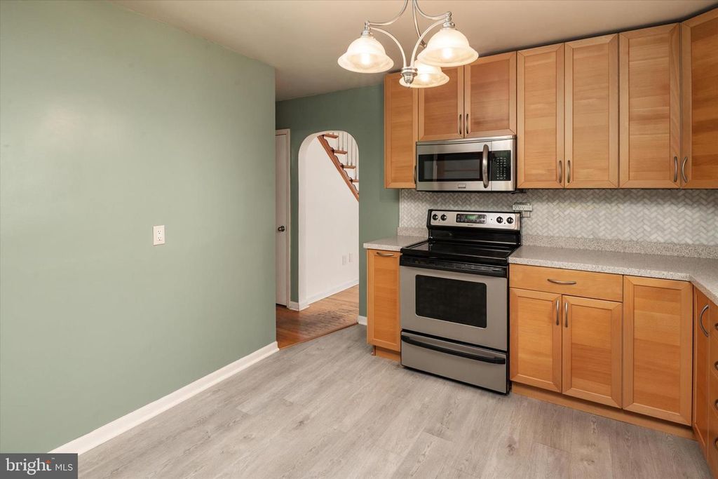 Image 11 of property listing at 234 MEADOW RD, Pasadena, MD 21122