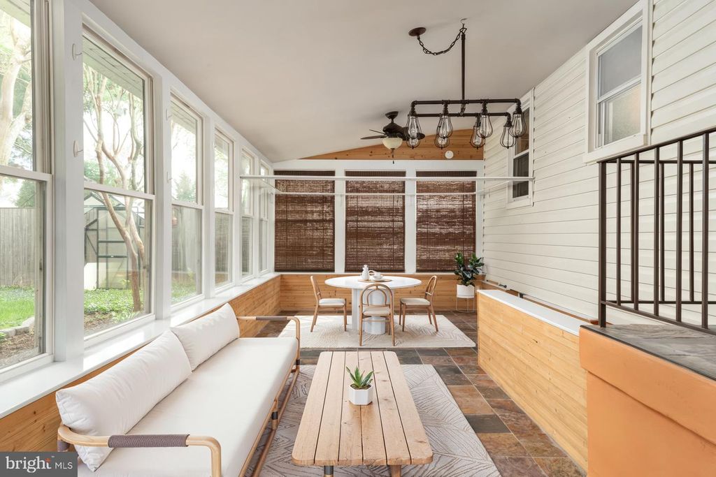 Image 14 of property listing at 234 MEADOW RD, Pasadena, MD 21122