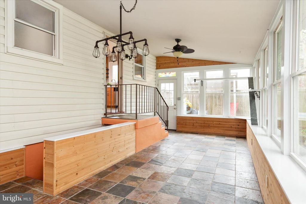 Image 16 of property listing at 234 MEADOW RD, Pasadena, MD 21122