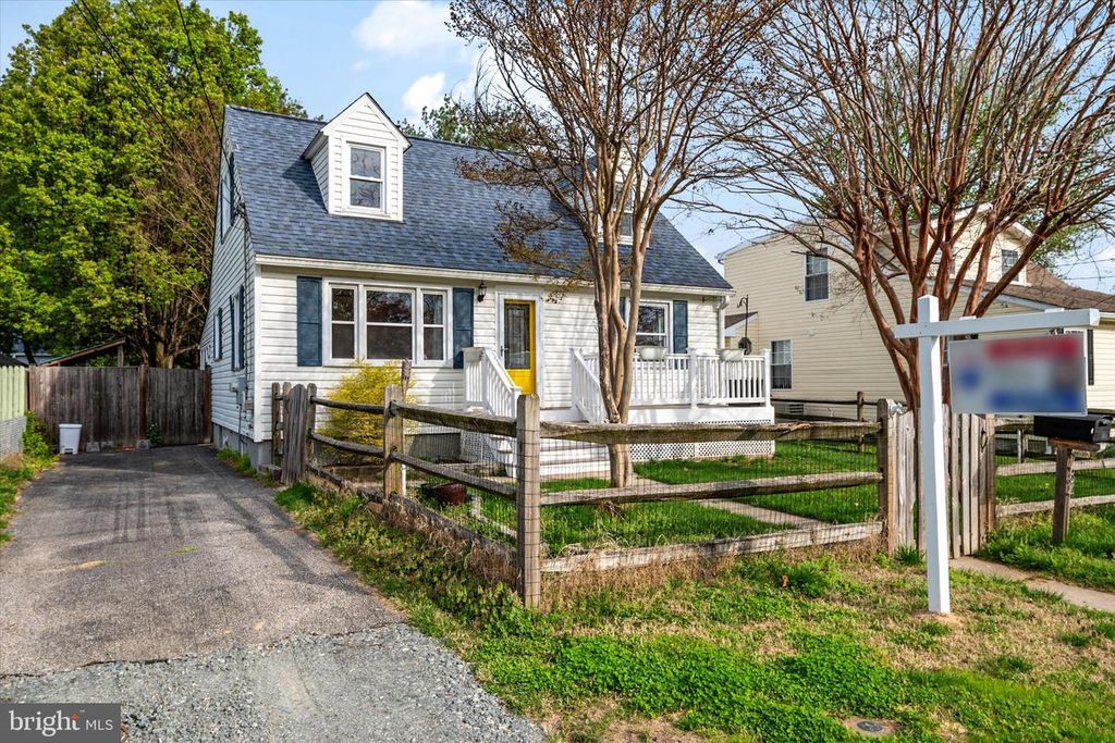 Image 2 of property listing at 234 MEADOW RD, Pasadena, MD 21122