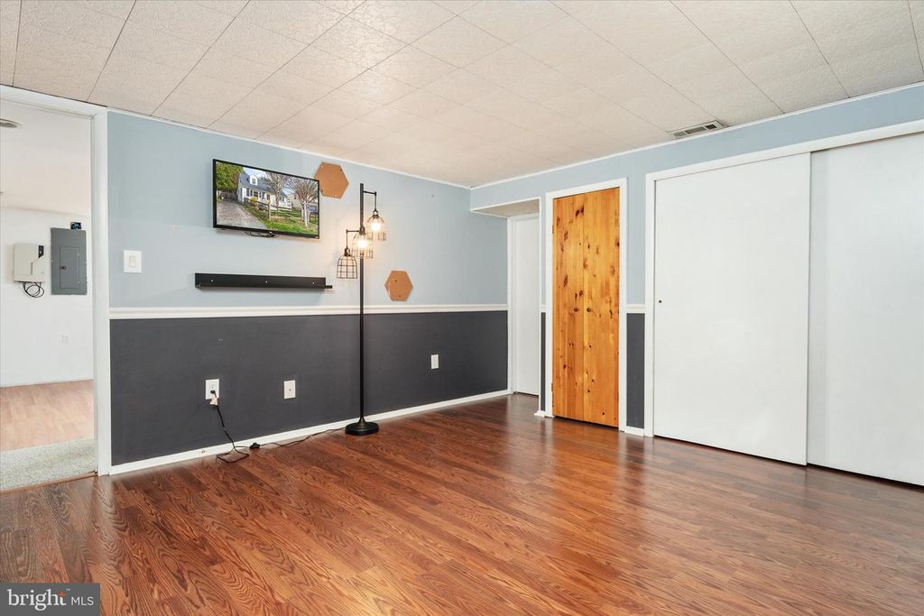 Image 31 of property listing at 234 MEADOW RD, Pasadena, MD 21122