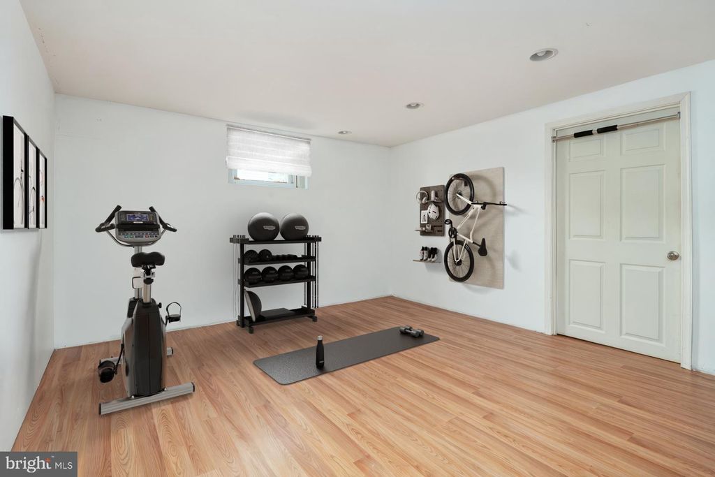 Image 32 of property listing at 234 MEADOW RD, Pasadena, MD 21122